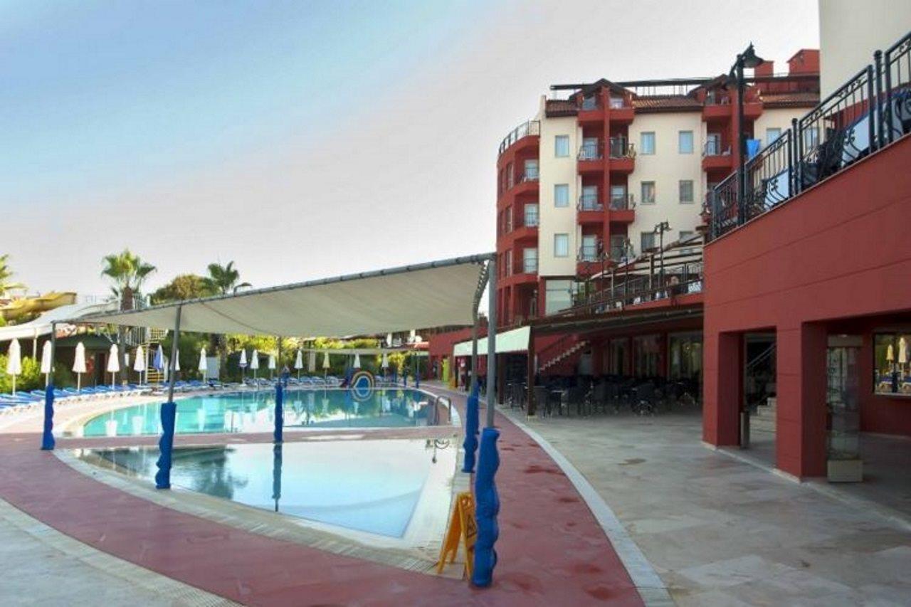 Royal Atlantis Beach Side Exterior photo